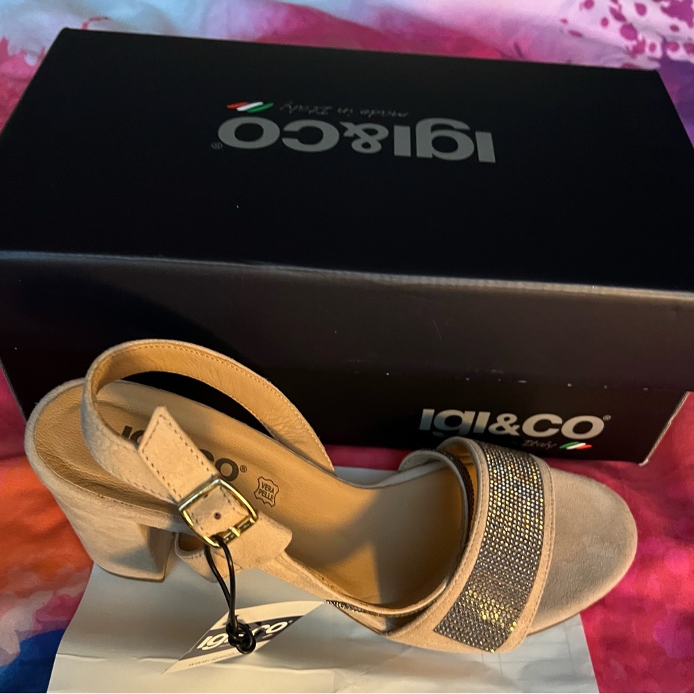 IGI&CO
Made In Italy Suede Heel Sandals